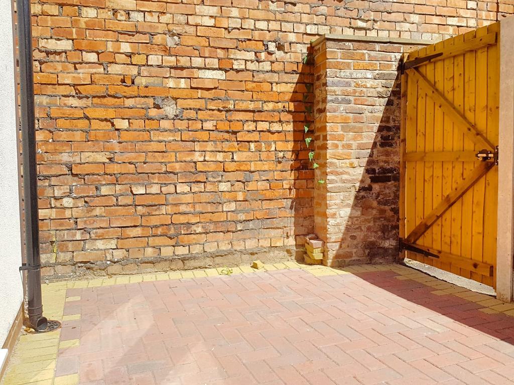 1 Bedroom Semi-Detached to Rent in WEDNESBURY, WS10 9EN