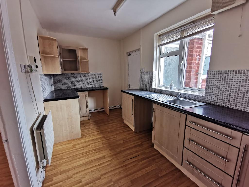 3 Bedroom Semi-Detached to Rent in Wednesbury, WS10 0EL