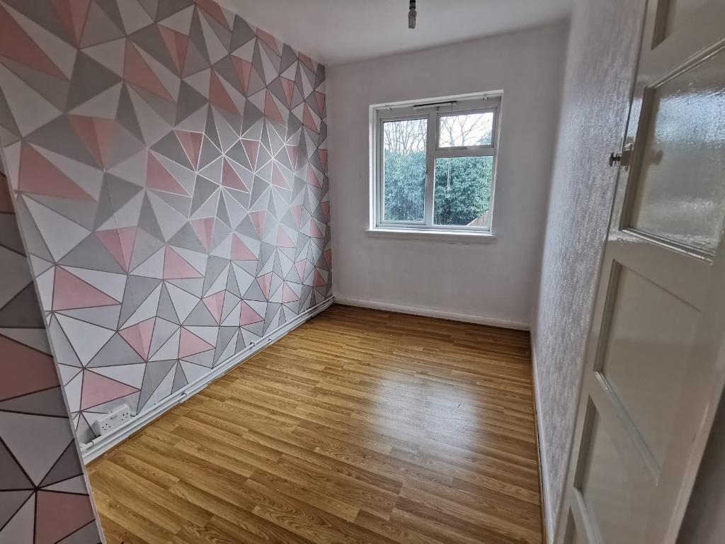 3 Bedroom Semi-Detached to Rent in Wednesbury, WS10 0EL