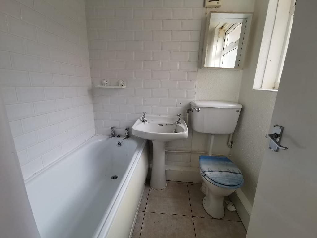 3 Bedroom Semi-Detached to Rent in Wednesbury, WS10 0EL