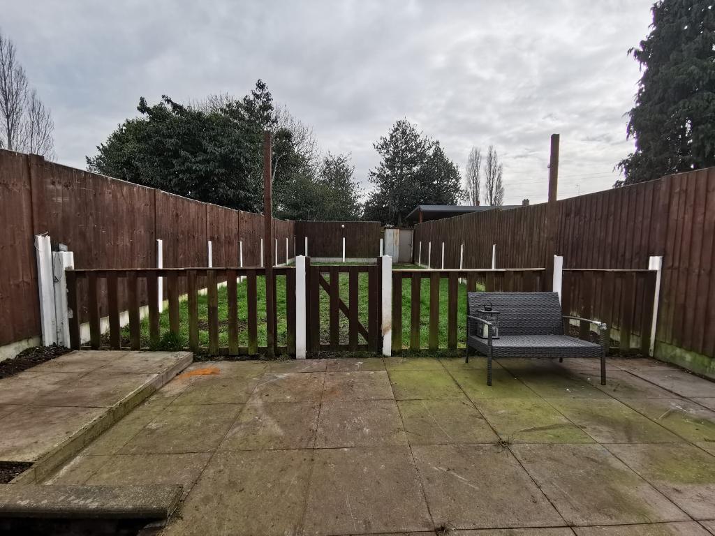 3 Bedroom Semi-Detached to Rent in Wednesbury, WS10 0EL