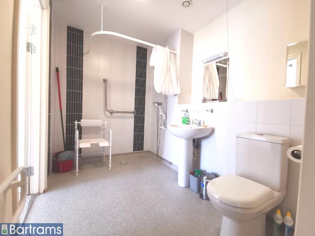 2 Bedroom Apartment for Sale in West Bromwich, B70 8GH