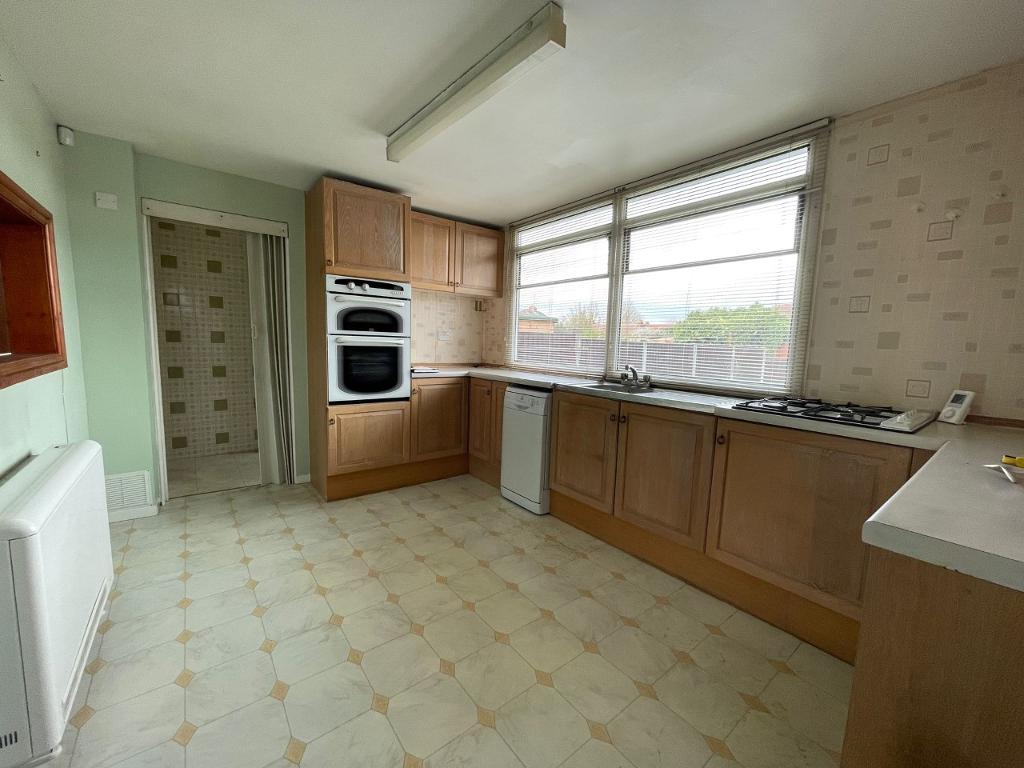 2 Bedroom Semi-Detached for Sale in West Bromwich, B71 2ES