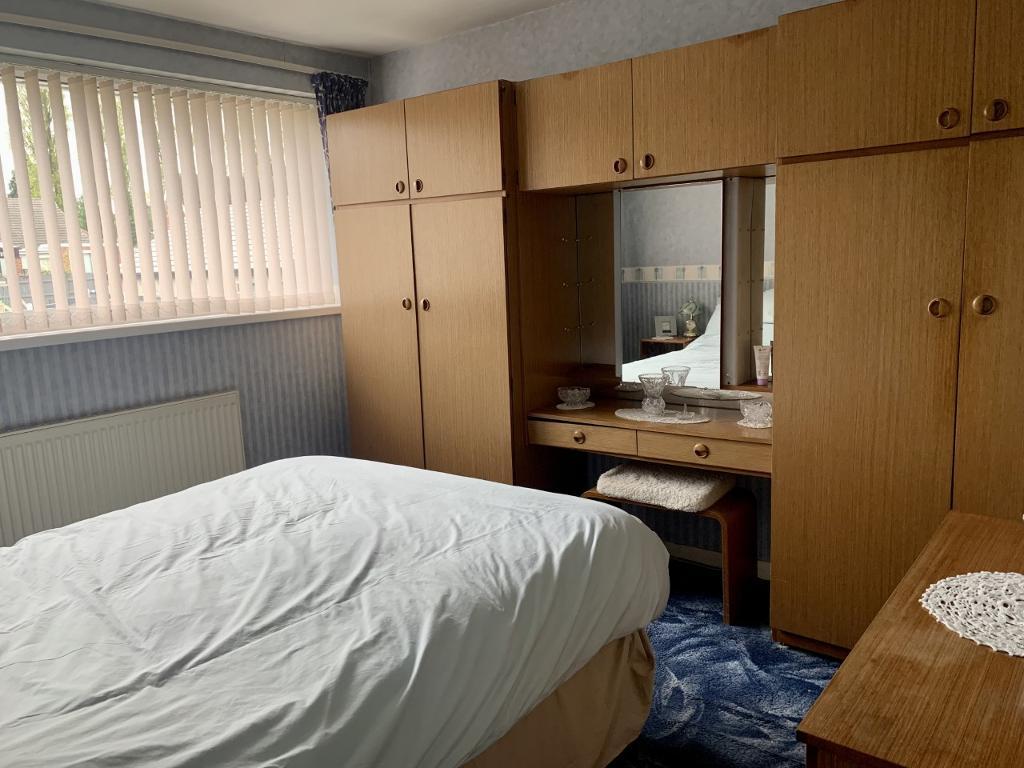 3 Bedroom Semi-Detached for Sale in West Bromwich, B71 3LW
