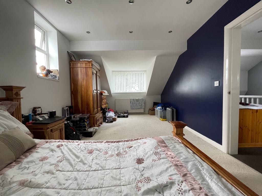 4 Bedroom Detached for Sale in West Bromwich, B71 3BQ