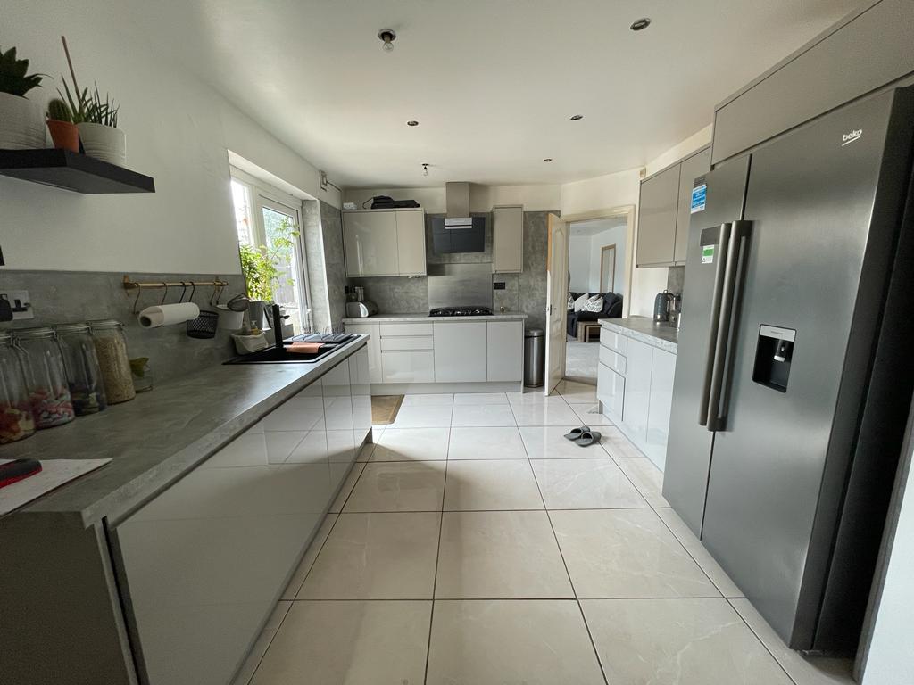 4 Bedroom Detached for Sale in West Bromwich, B71 3BQ