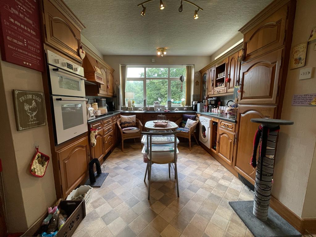 4 Bedroom Semi-Detached for Sale in West Bromwich, B71 3BY