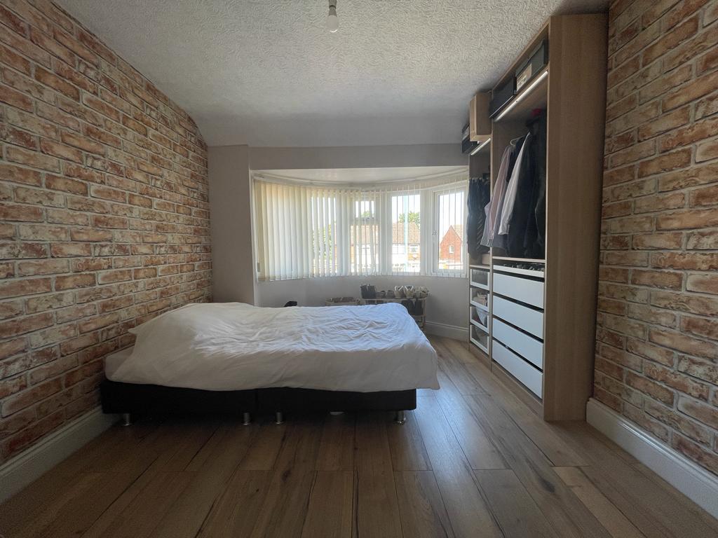 3 Bedroom Semi-Detached for Sale in West Bromwich, B71 3LN
