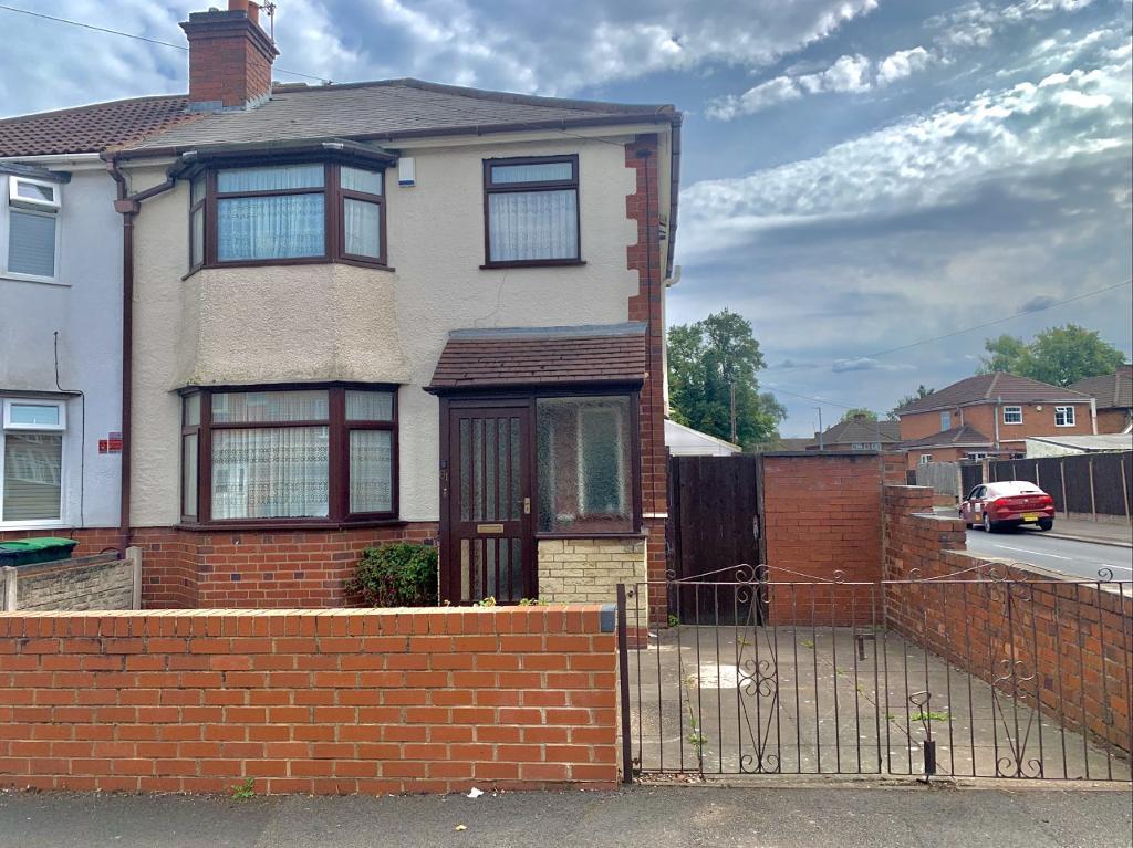 3 Bedroom Semi-Detached for Sale in West Bromwich, B71 2QL