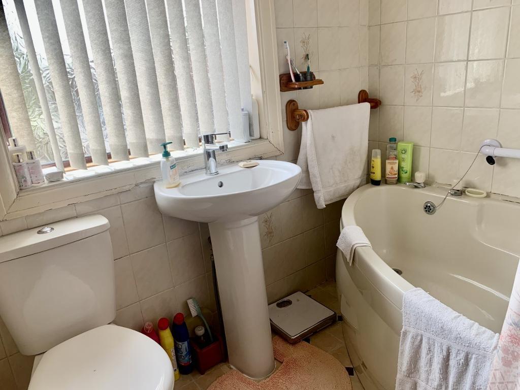 3 Bedroom Semi-Detached for Sale in West Bromwich, B71 2QL