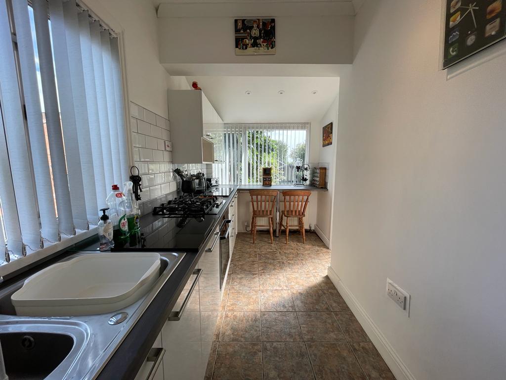 3 Bedroom Semi-Detached for Sale in West Bromwich, B71 3BS