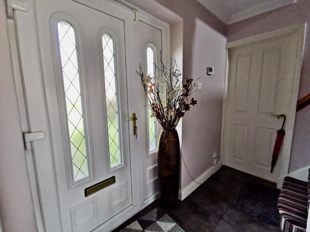 3 Bedroom Semi-Detached for Sale in West Bromwich, B71 2NH