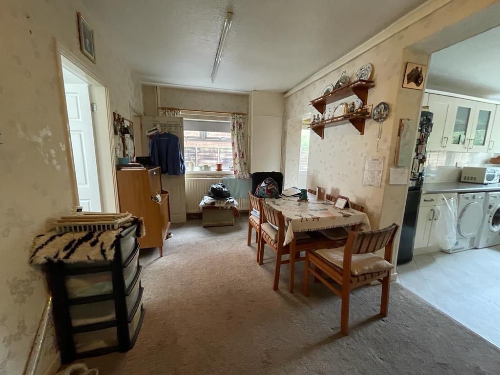 3 Bedroom Semi-Detached for Sale in West Bromwich, B71 2BG