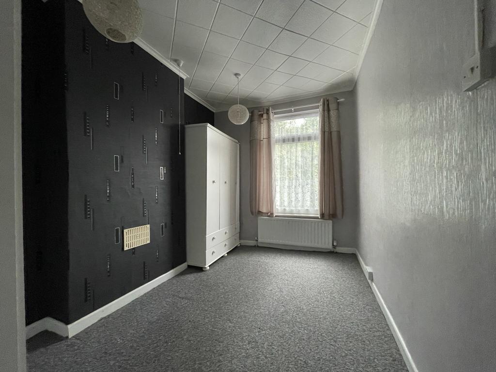 3 Bedroom Semi-Detached for Sale in Oldbury, B69 3EQ