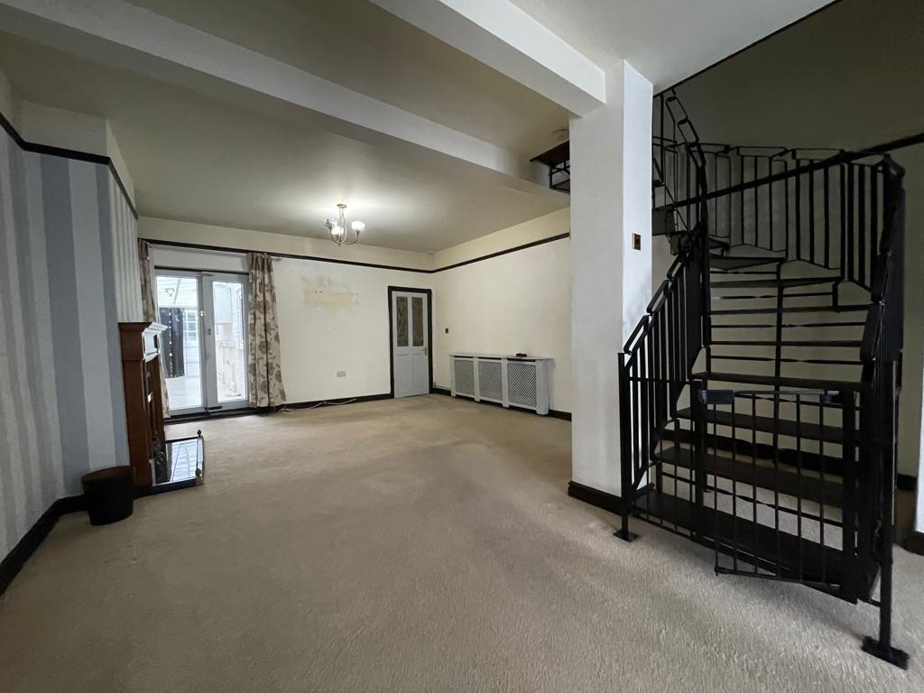 3 Bedroom Semi-Detached for Sale in Oldbury, B69 3EQ