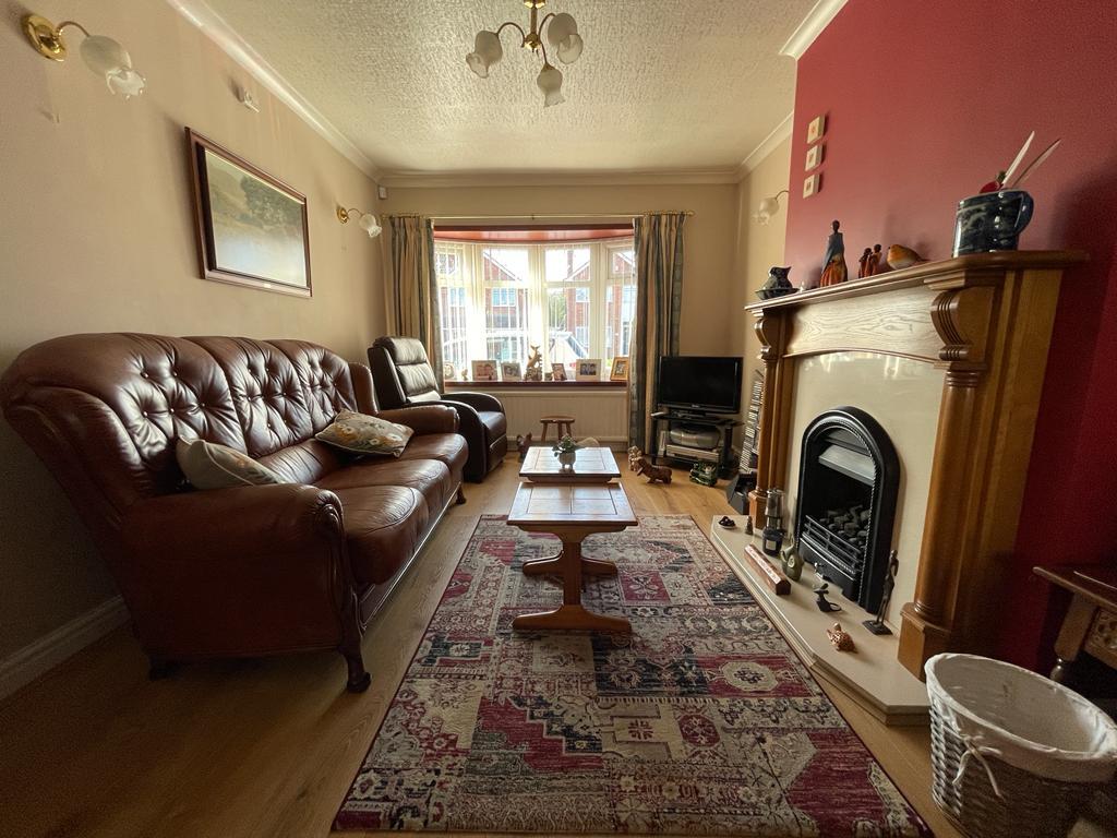 3 Bedroom Semi-Detached for Sale in West Bromwich, B71 3QG