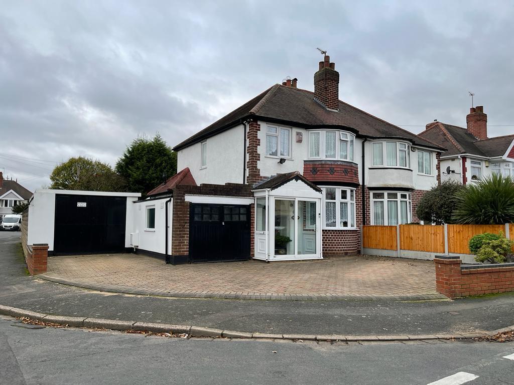 3 Bedroom Semi-Detached for Sale in West Bromwich, B71 3JQ