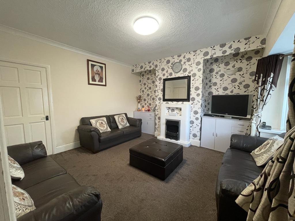 3 Bedroom Semi-Detached for Sale in West Bromwich, B70 7EP