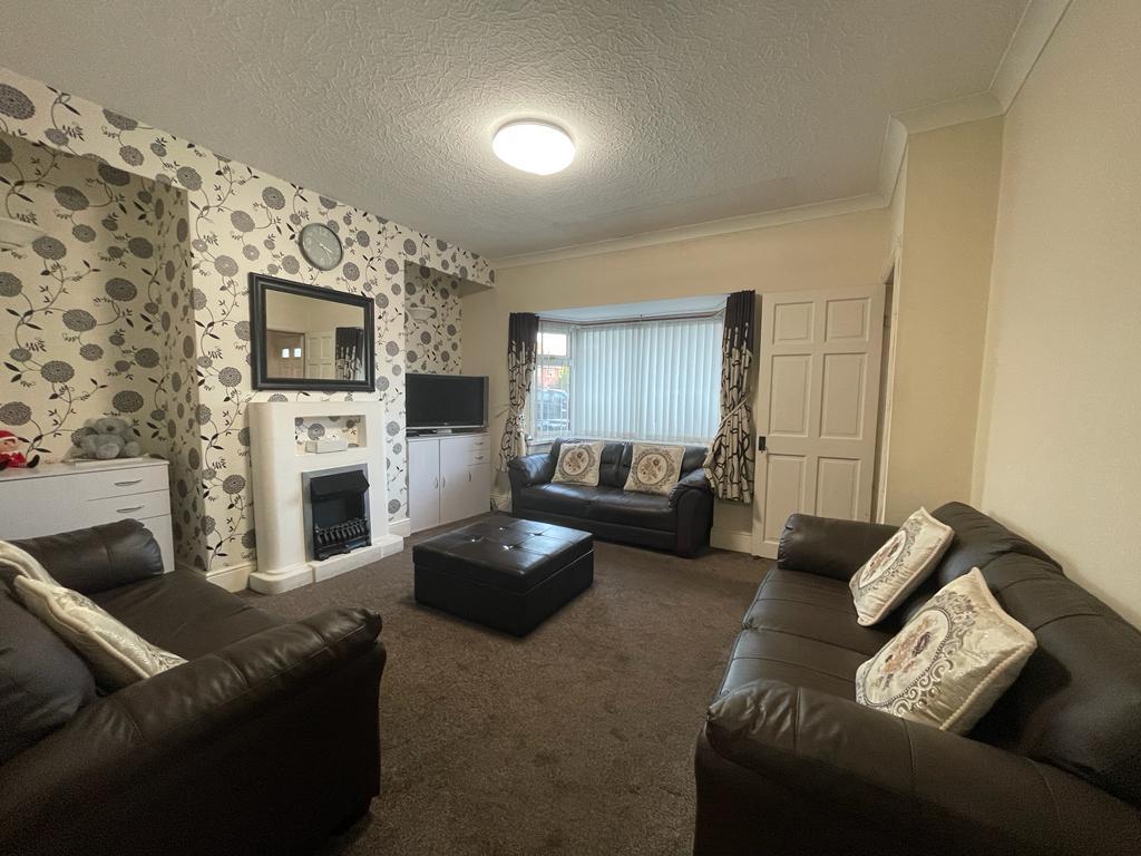 3 Bedroom Semi-Detached for Sale in West Bromwich, B70 7EP