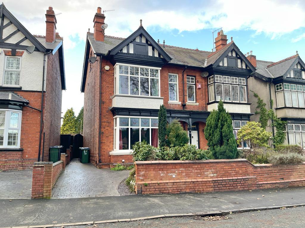 4 Bedroom Semi-Detached for Sale in West Bromwich, B71 4BS