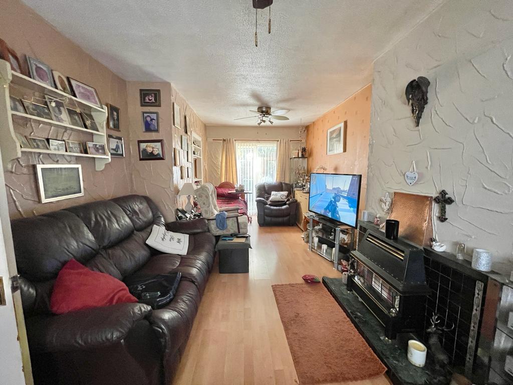 4 Bedroom End Terraced for Sale in West Bromwich, B70 7EP