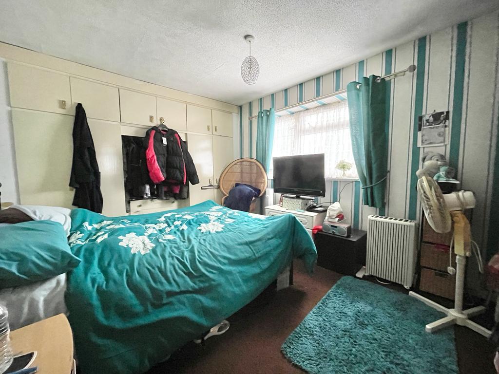 4 Bedroom End Terraced for Sale in West Bromwich, B70 7EP