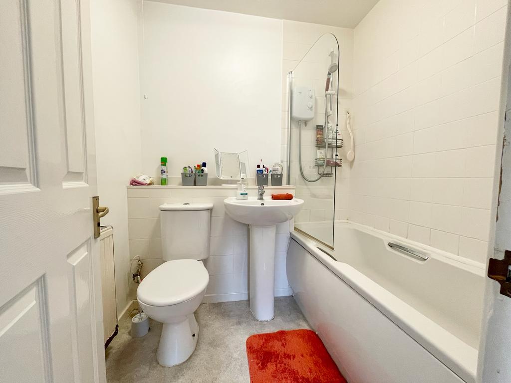 2 Bedroom Flat for Sale in West Bromwich, B71 4DQ
