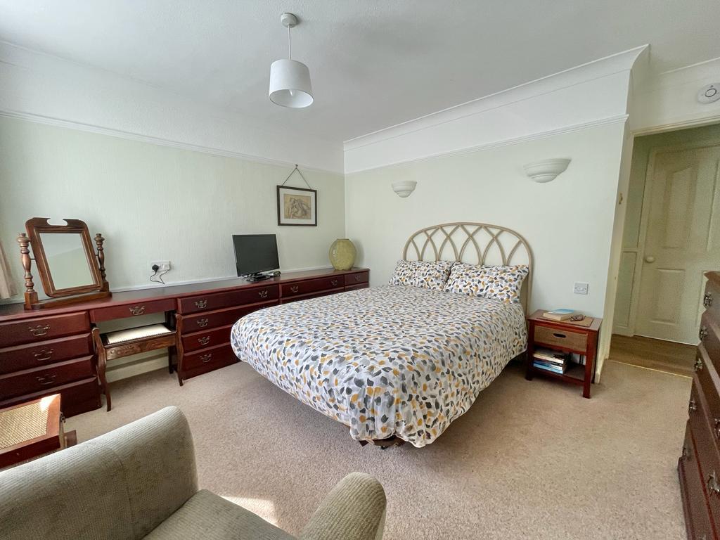 2 Bedroom Maisonette for Sale in West Bromwich, B71 3EE