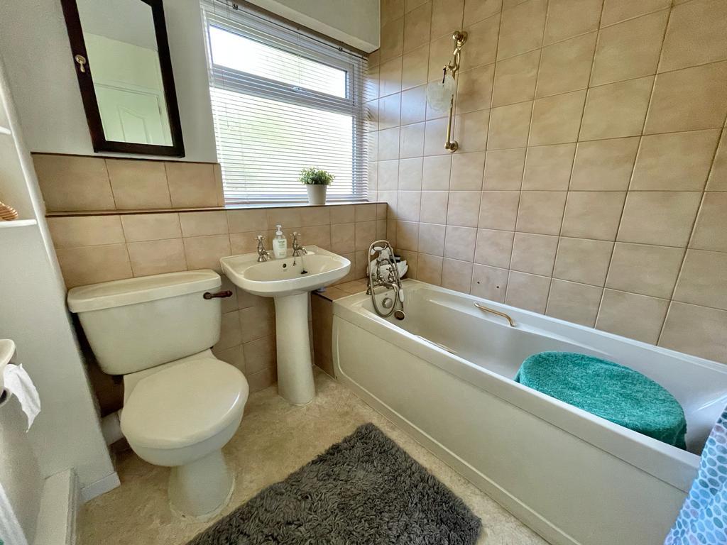 2 Bedroom Maisonette for Sale in West Bromwich, B71 3EE