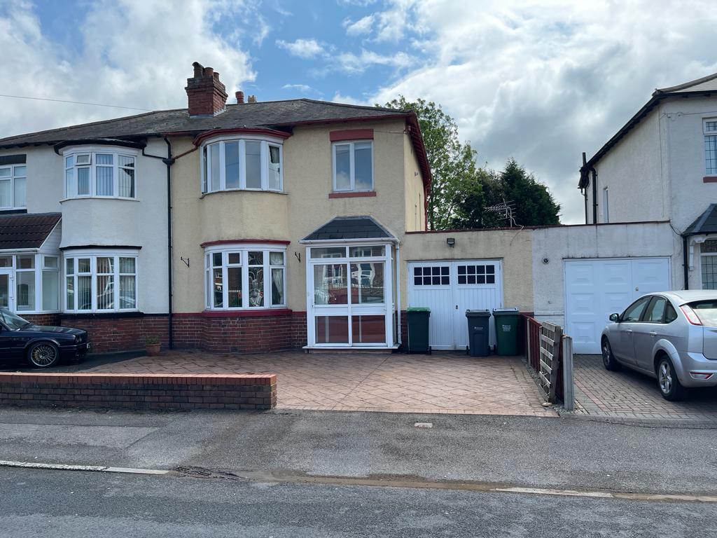 3 Bedroom Semi-Detached for Sale in West Bromwich, B71 3DL
