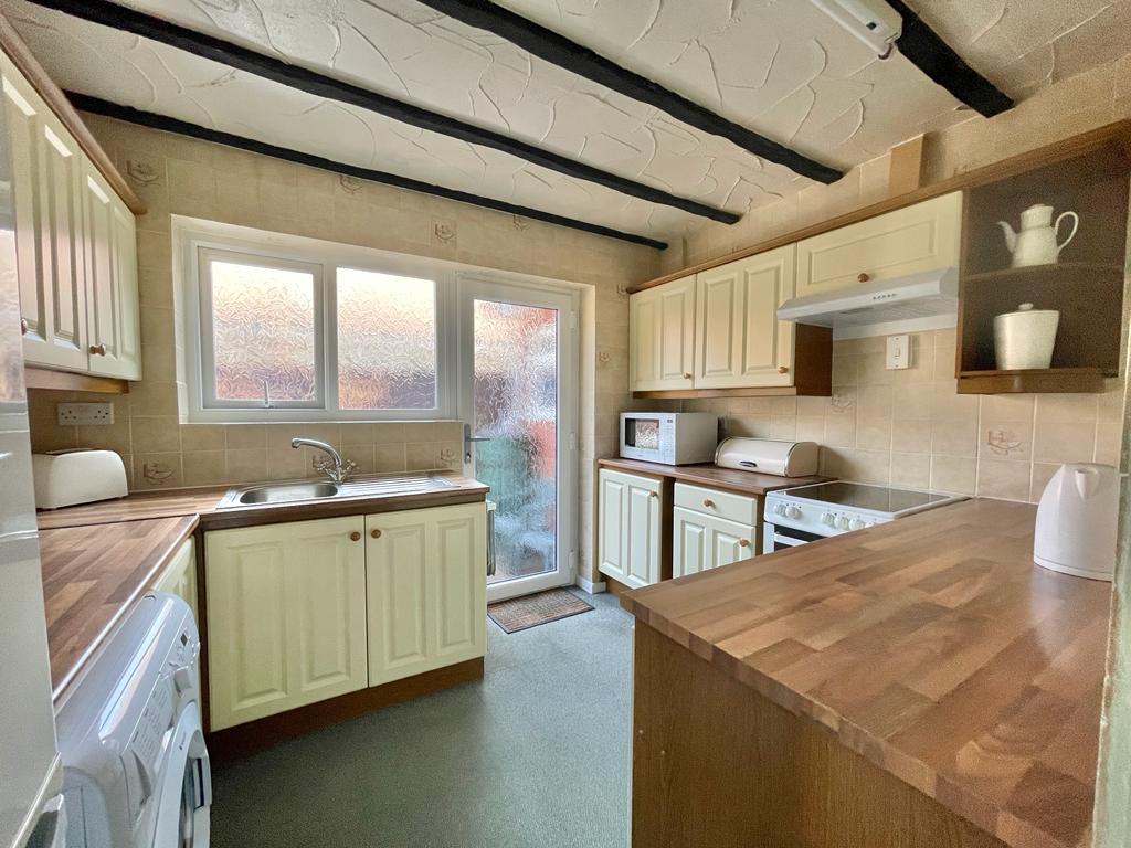4 Bedroom Bungalow for Sale in West Bromwich, B71 3AE
