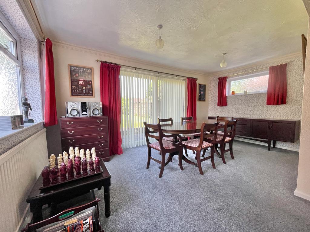 4 Bedroom Bungalow for Sale in West Bromwich, B71 3AE