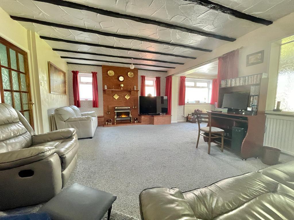 4 Bedroom Bungalow for Sale in West Bromwich, B71 3AE