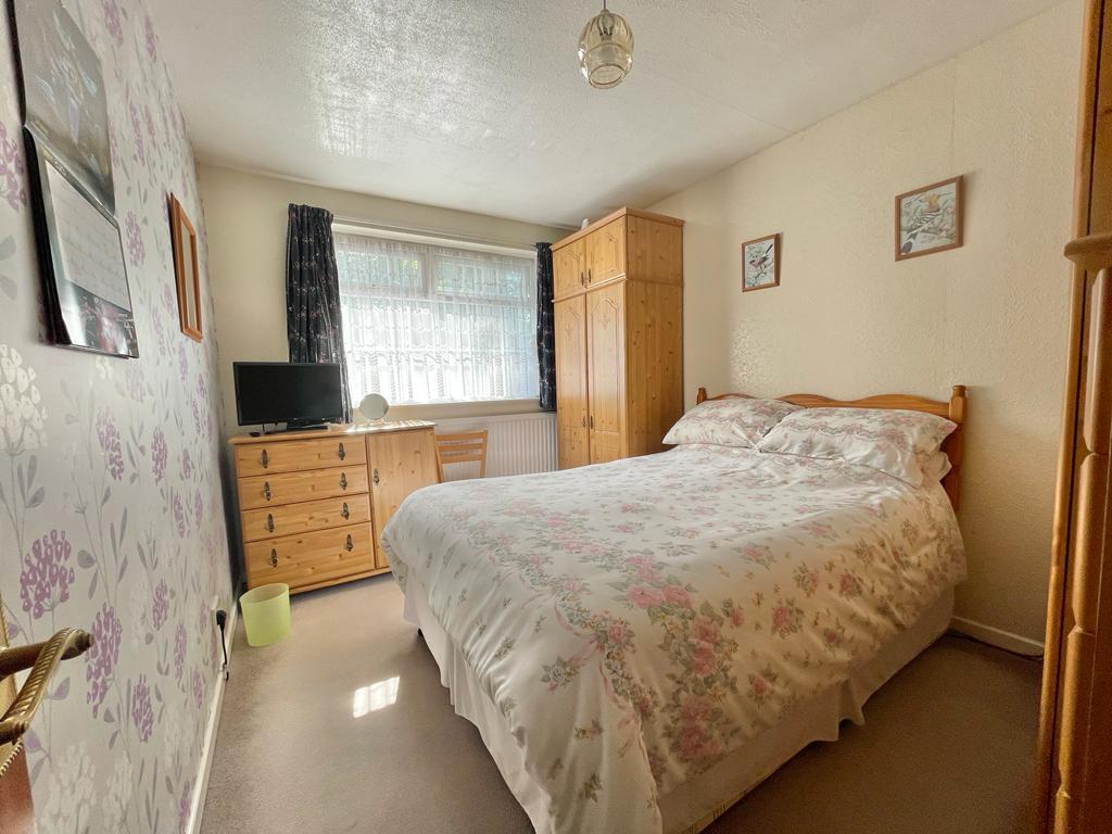 4 Bedroom Bungalow for Sale in West Bromwich, B71 3AE