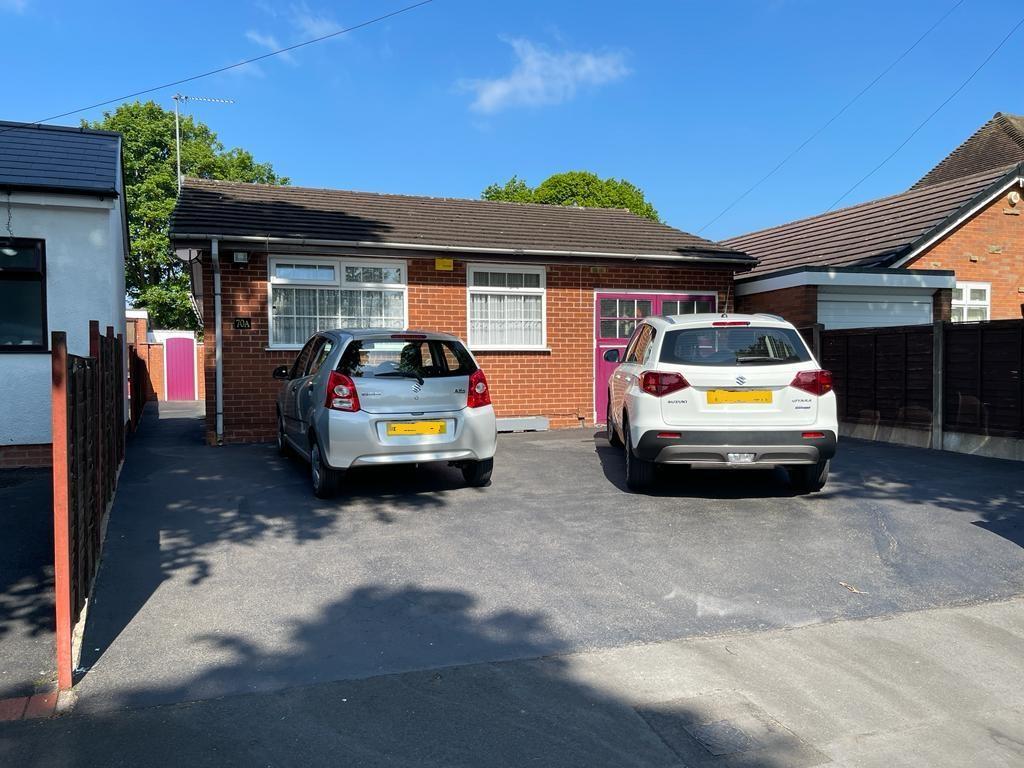 4 Bedroom Bungalow for Sale in West Bromwich, B71 3AE