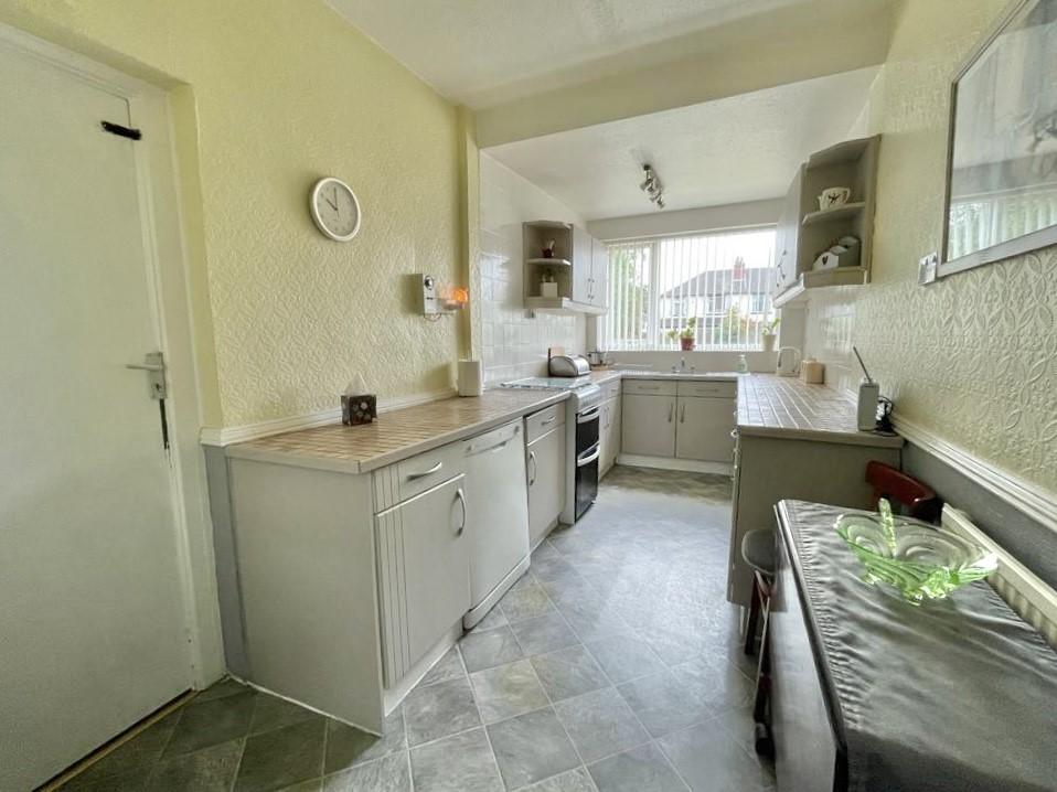 3 Bedroom Semi-Detached for Sale in West Bromwich, B71 3DL