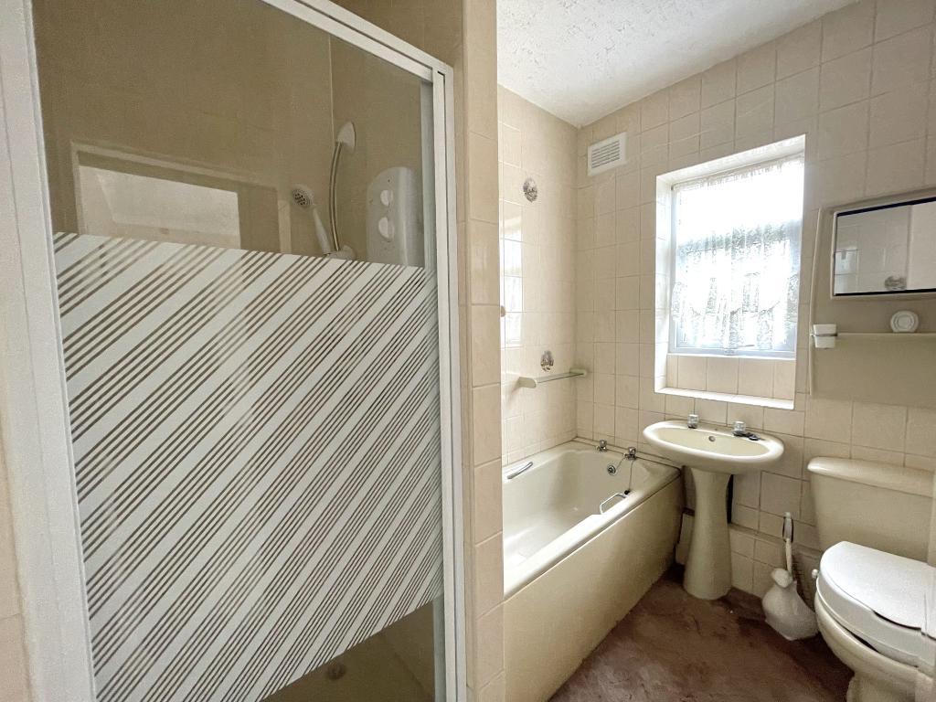 3 Bedroom Semi-Detached for Sale in West Bromwich, B71 2LH