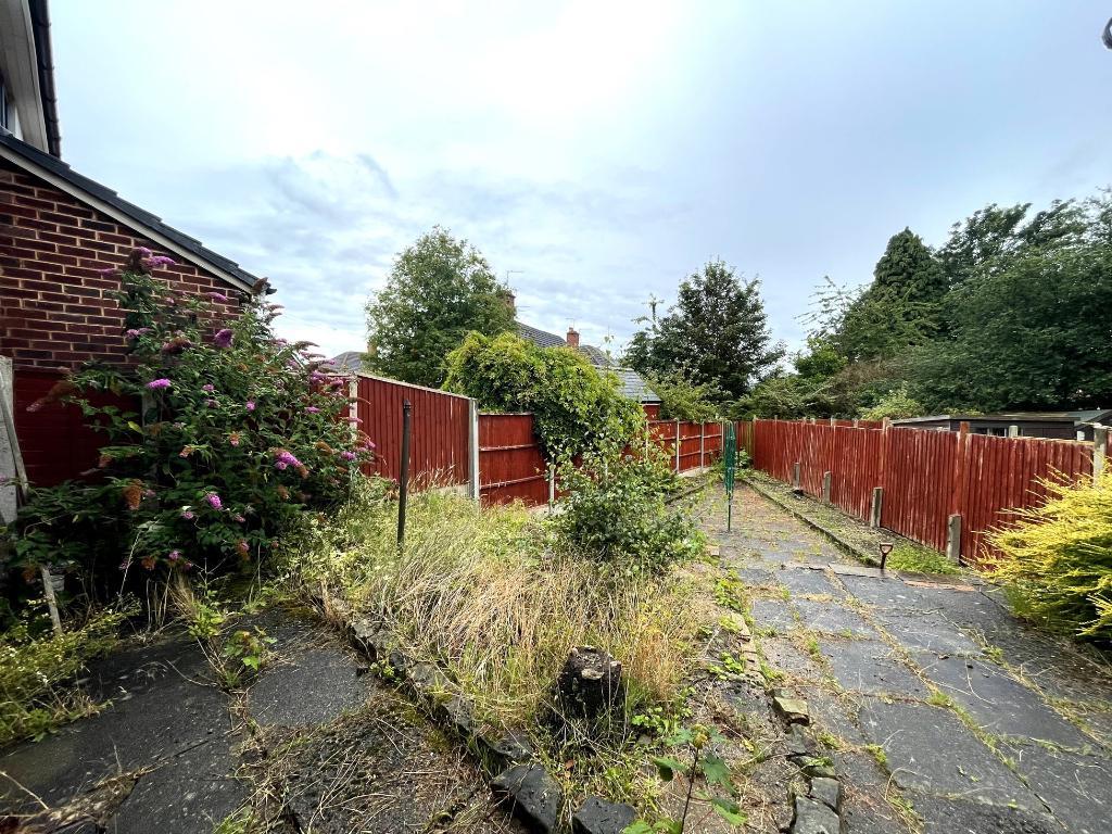 3 Bedroom Semi-Detached for Sale in West Bromwich, B71 2LH