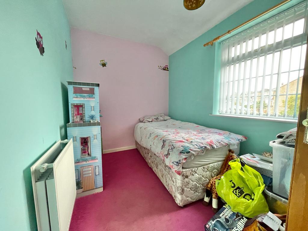 3 Bedroom Semi-Detached for Sale in West Bromwich, B71 3NB