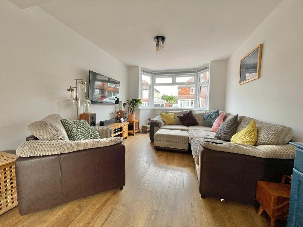 3 Bedroom End Terraced for Sale in West Bromwich, B71 2EJ