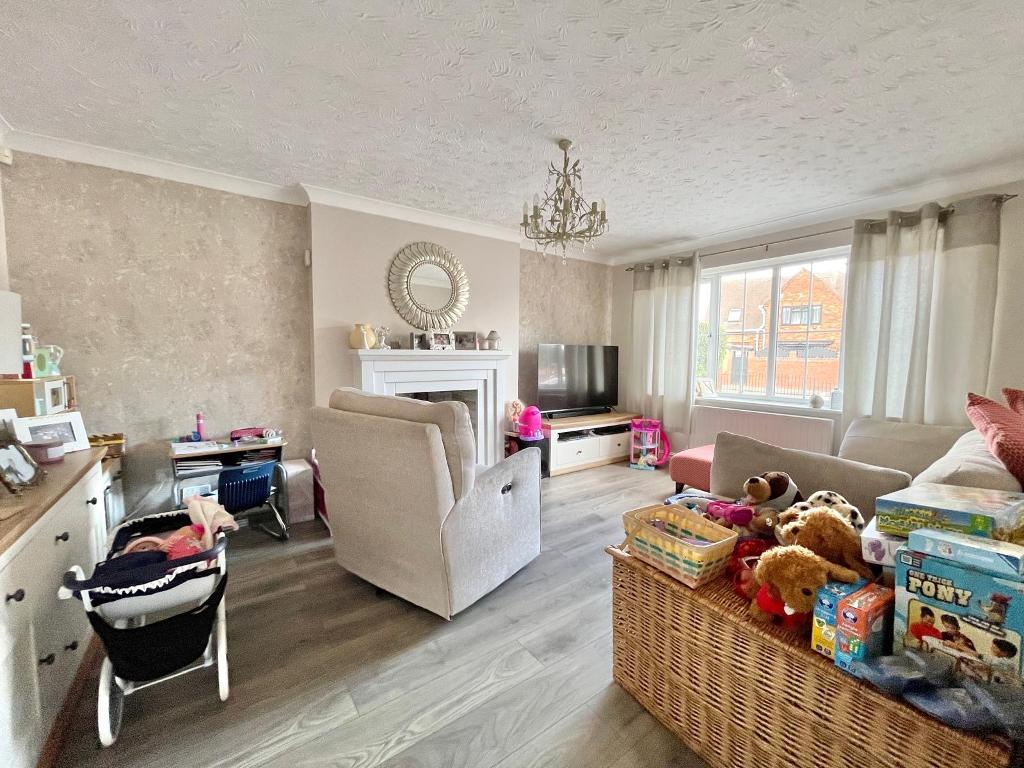4 Bedroom Detached for Sale in Wednesbury, WS10 9UB