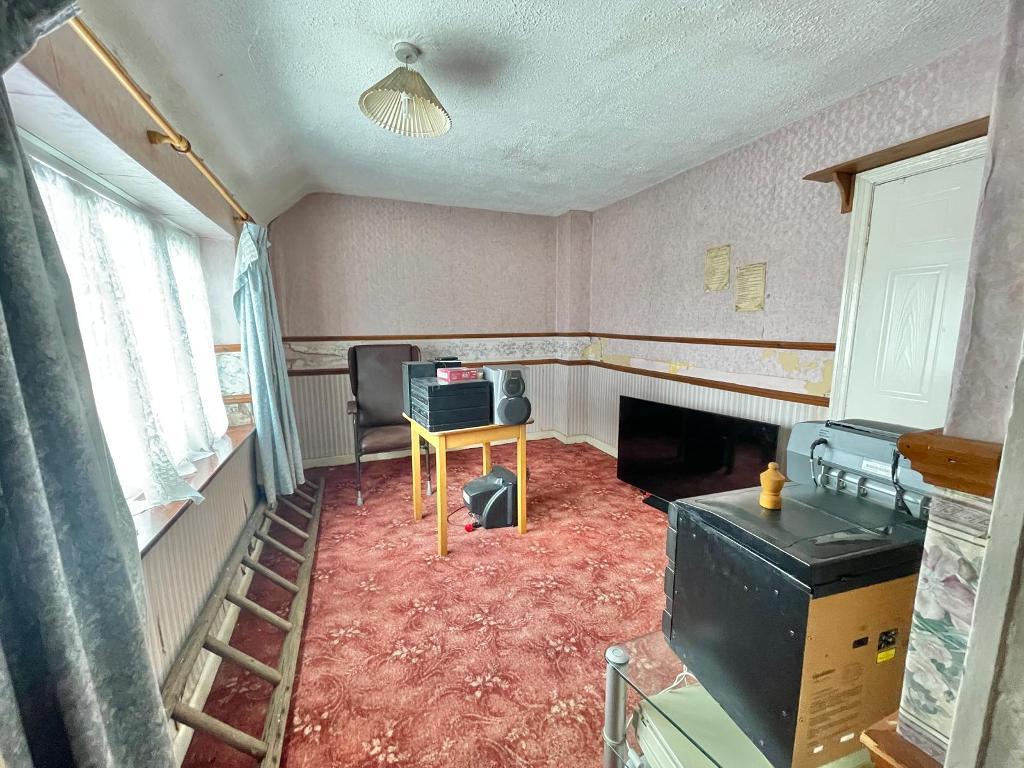 3 Bedroom End Terraced for Sale in Wednesbury, WS10 0JA