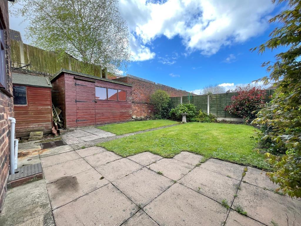 3 Bedroom Semi-Detached for Sale in West Bromwich, B70 0QZ