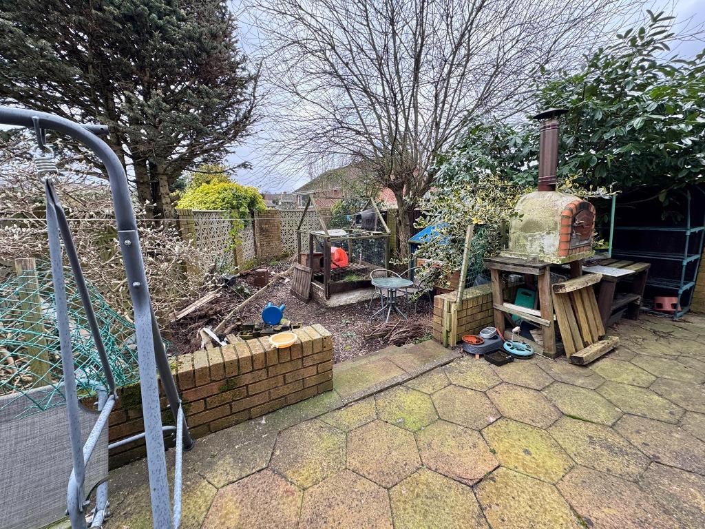 3 Bedroom Detached for Sale in West Bromwich, B71 3RR
