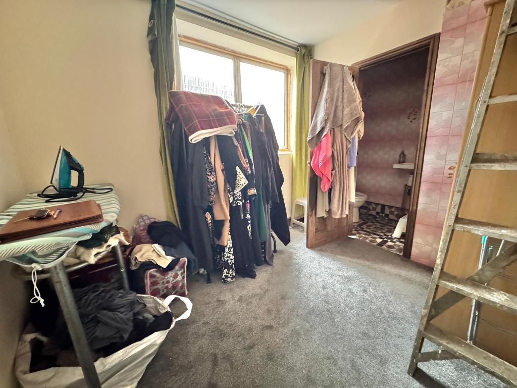 3 Bedroom Detached for Sale in West Bromwich, B71 3RR