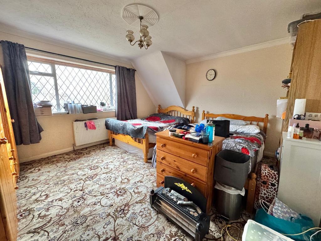 3 Bedroom Detached for Sale in West Bromwich, B71 3RR
