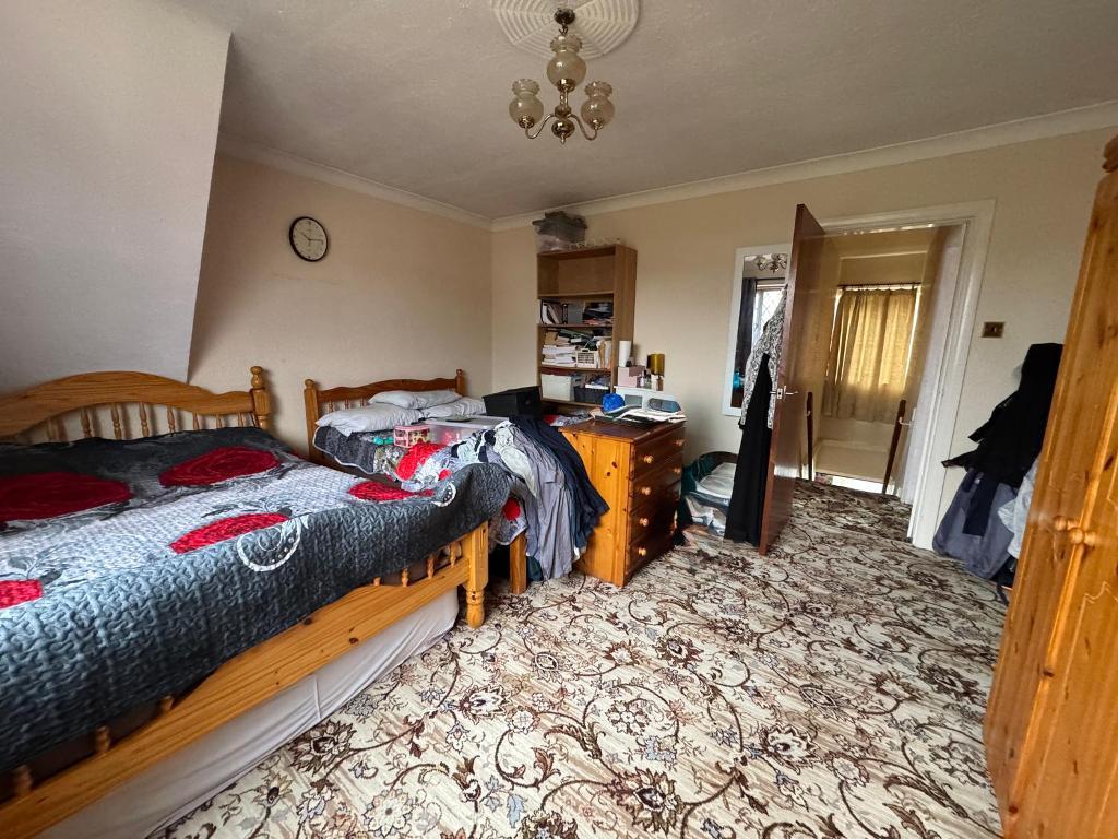 3 Bedroom Detached for Sale in West Bromwich, B71 3RR