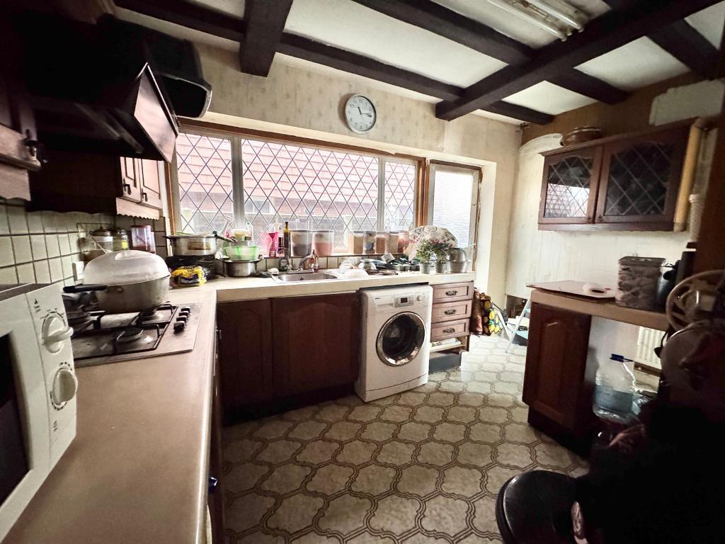 3 Bedroom Detached for Sale in West Bromwich, B71 3RR