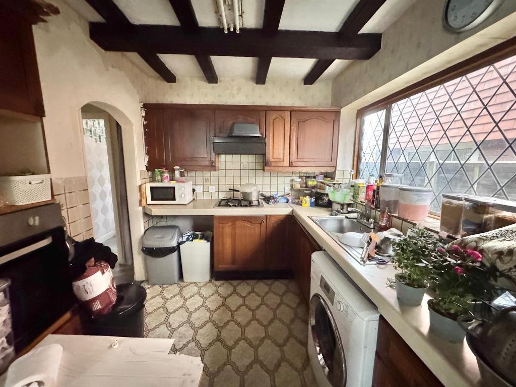 3 Bedroom Detached for Sale in West Bromwich, B71 3RR