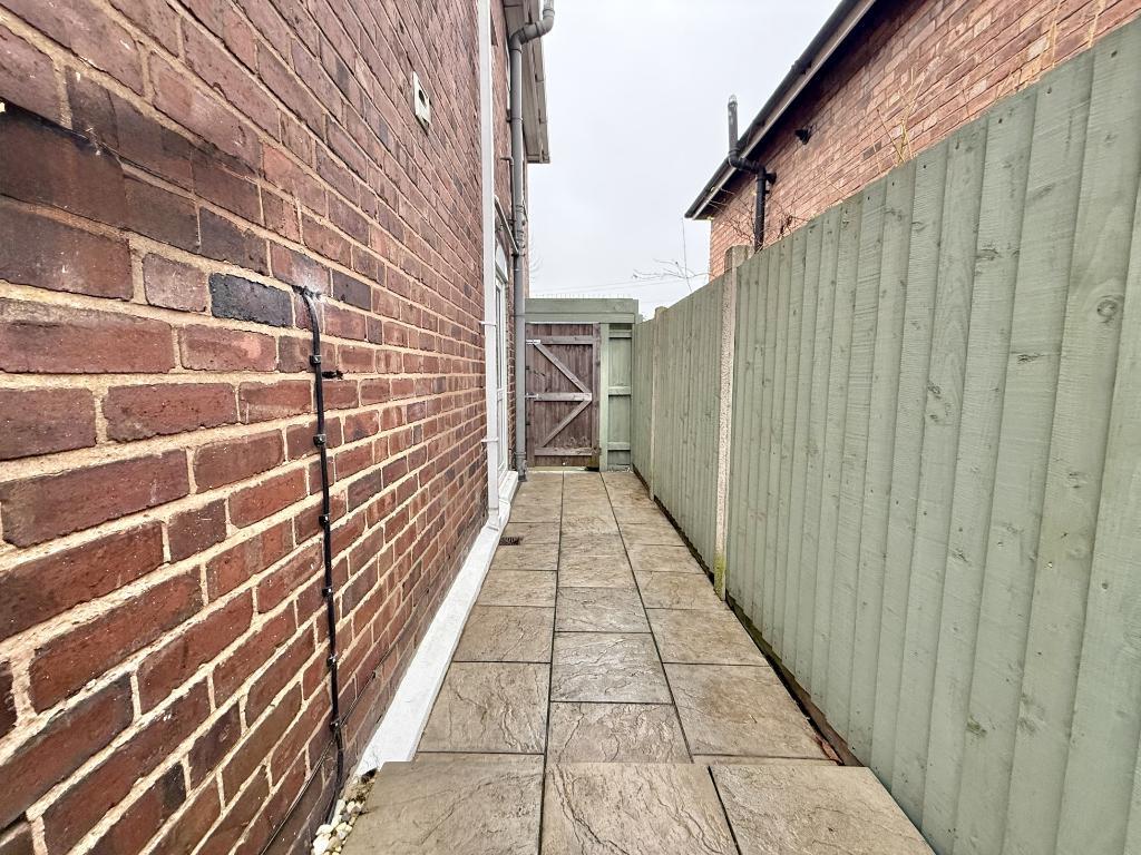 3 Bedroom Semi-Detached for Sale in Wednesbury, WS10 9PW